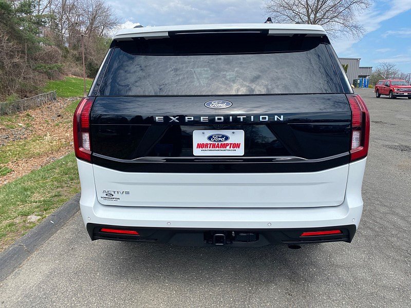 Certified 2025 Ford Expedition Active AWD/4WD image 8