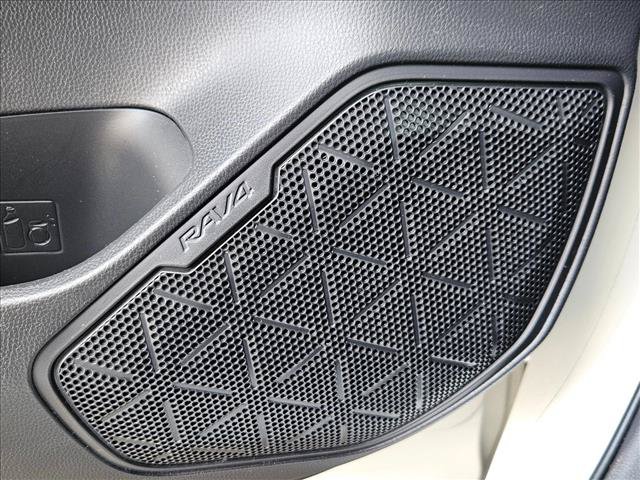 Used 2021 Toyota RAV4 LE FWD image 18
