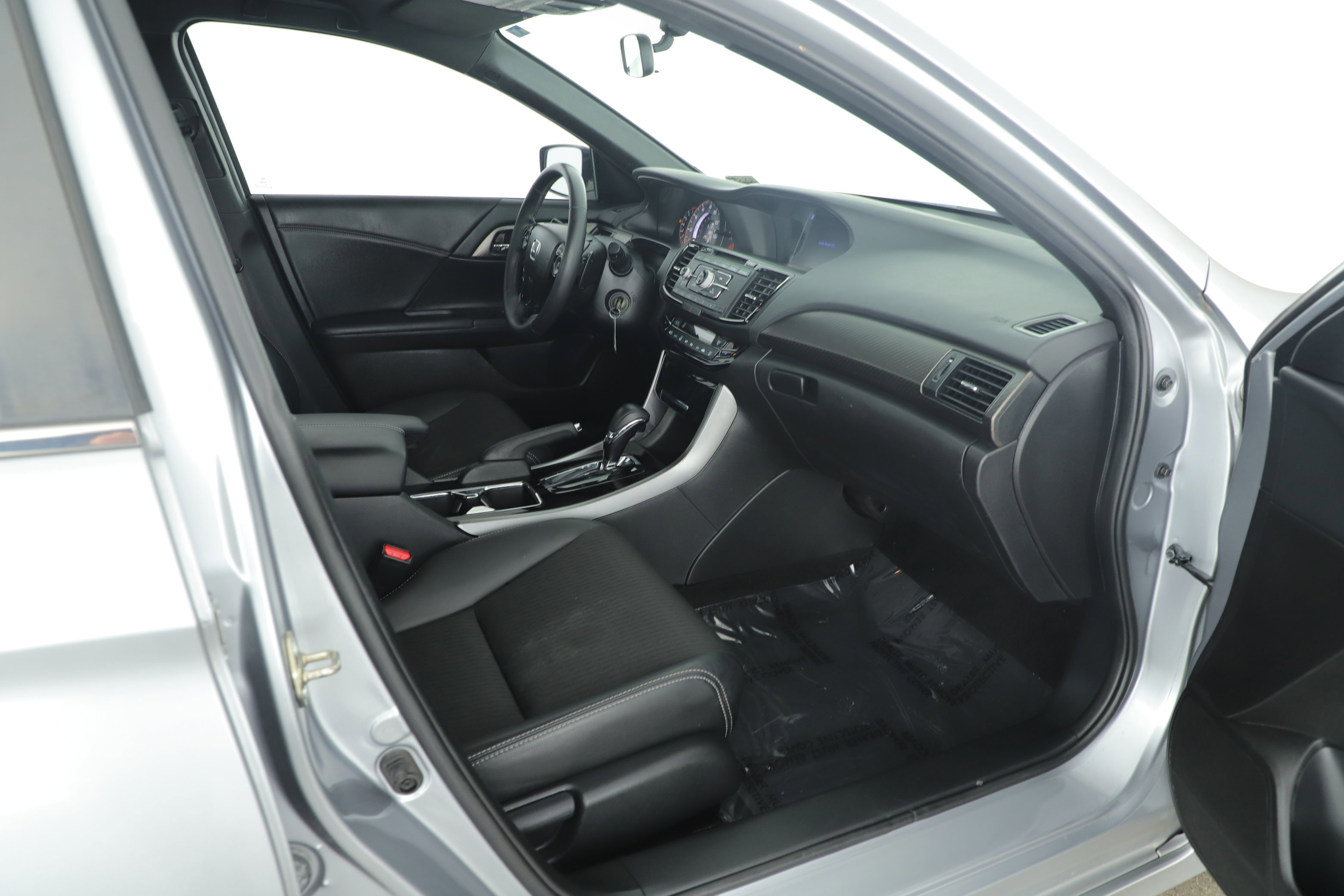 Used 2017 Honda Accord Sport image 12