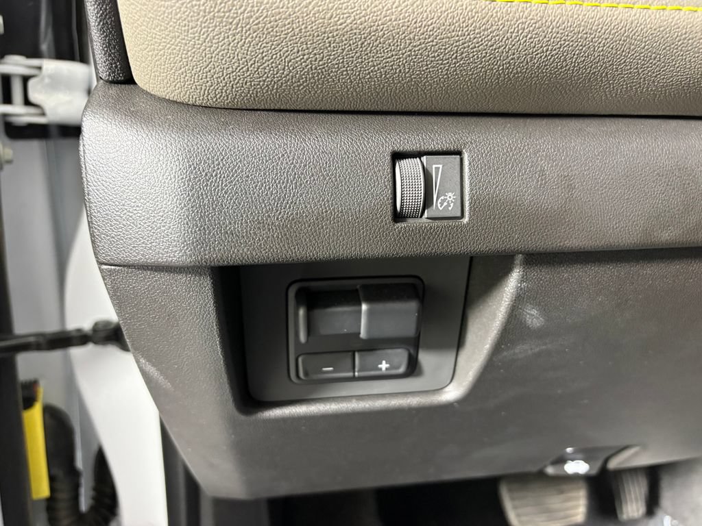 Used 2025 Chevrolet Colorado ZR2 w/ Technology Package AWD/4WD image 14