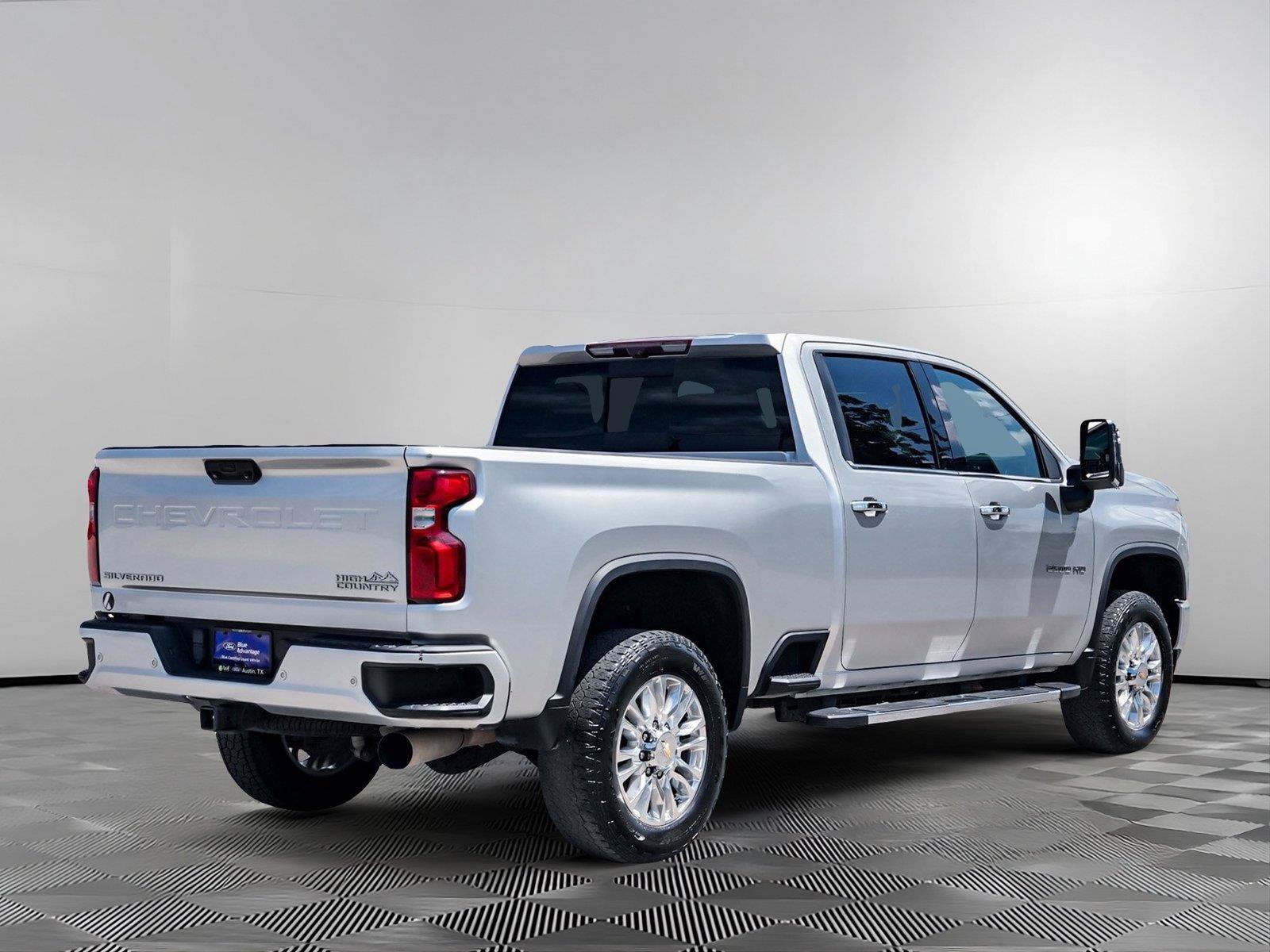 Used 2022 Chevrolet Silverado 2500 High Country w/ Technology Package AWD/4WD image 4