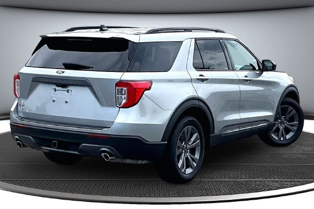 Certified 2023 Ford Explorer XLT w/ Equipment Group 202A AWD/4WD image 6