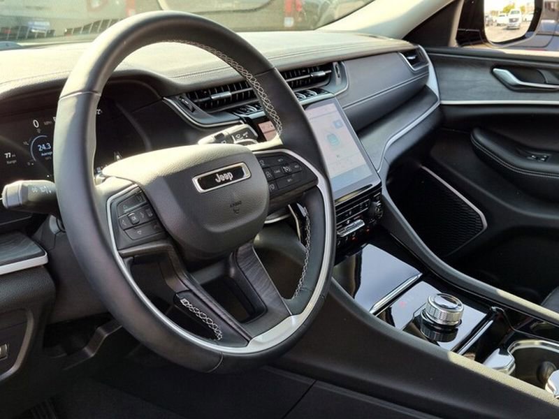 Used 2022 Jeep Grand Cherokee Limited image 11