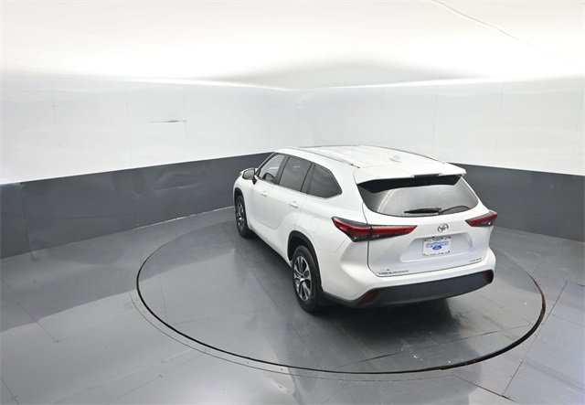 Used 2023 Toyota Highlander XLE image 23