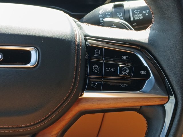 Used 2025 Jeep Grand Cherokee Summit AWD/4WD image 10