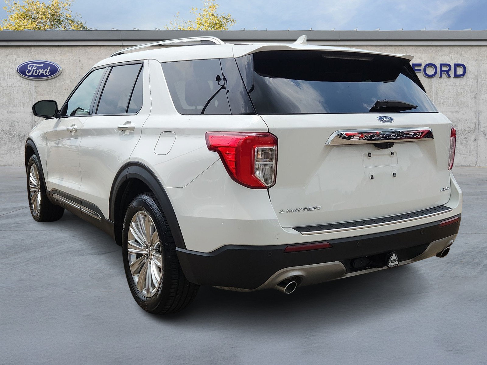 Certified 2021 Ford Explorer Limited w/ Equipment Group 301A AWD/4WD image 4