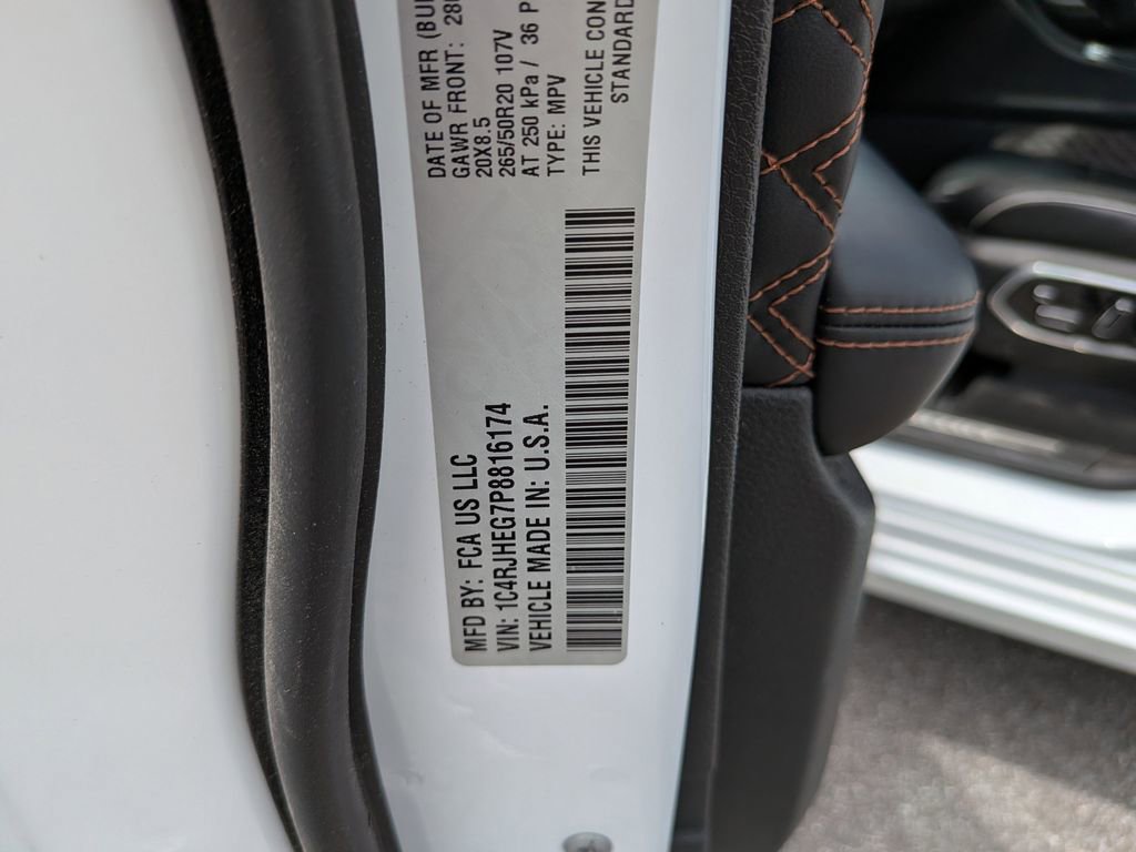 Used 2023 Jeep Grand Cherokee Summit AWD/4WD image 33