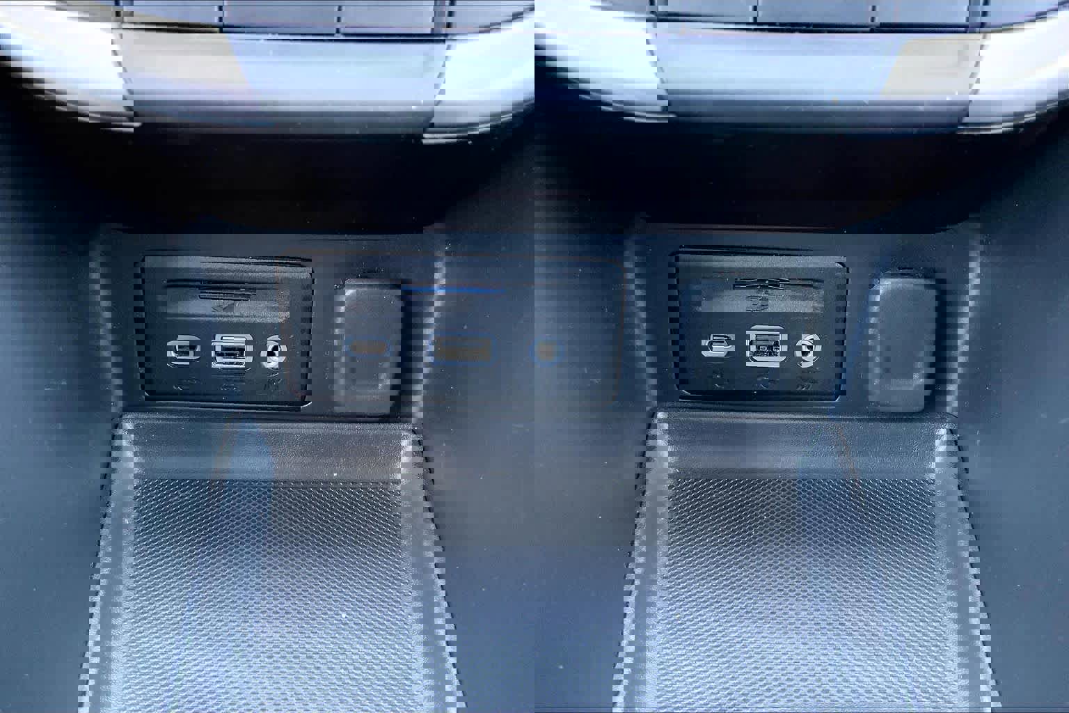 Used 2024 GMC Terrain AT4 image 35