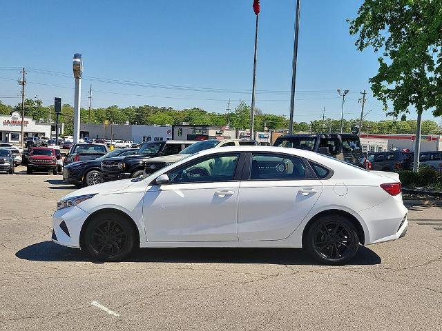 Used 2023 Kia Forte LXS w/ LXS Technology Package FWD image 3