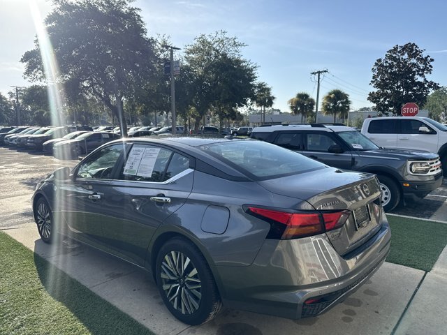 Used 2024 Nissan Altima 2.5 SV FWD image 8