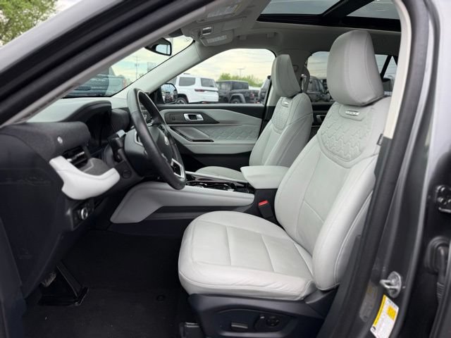 Certified 2025 Ford Explorer Platinum w/ LUX Leather Package AWD/4WD image 13