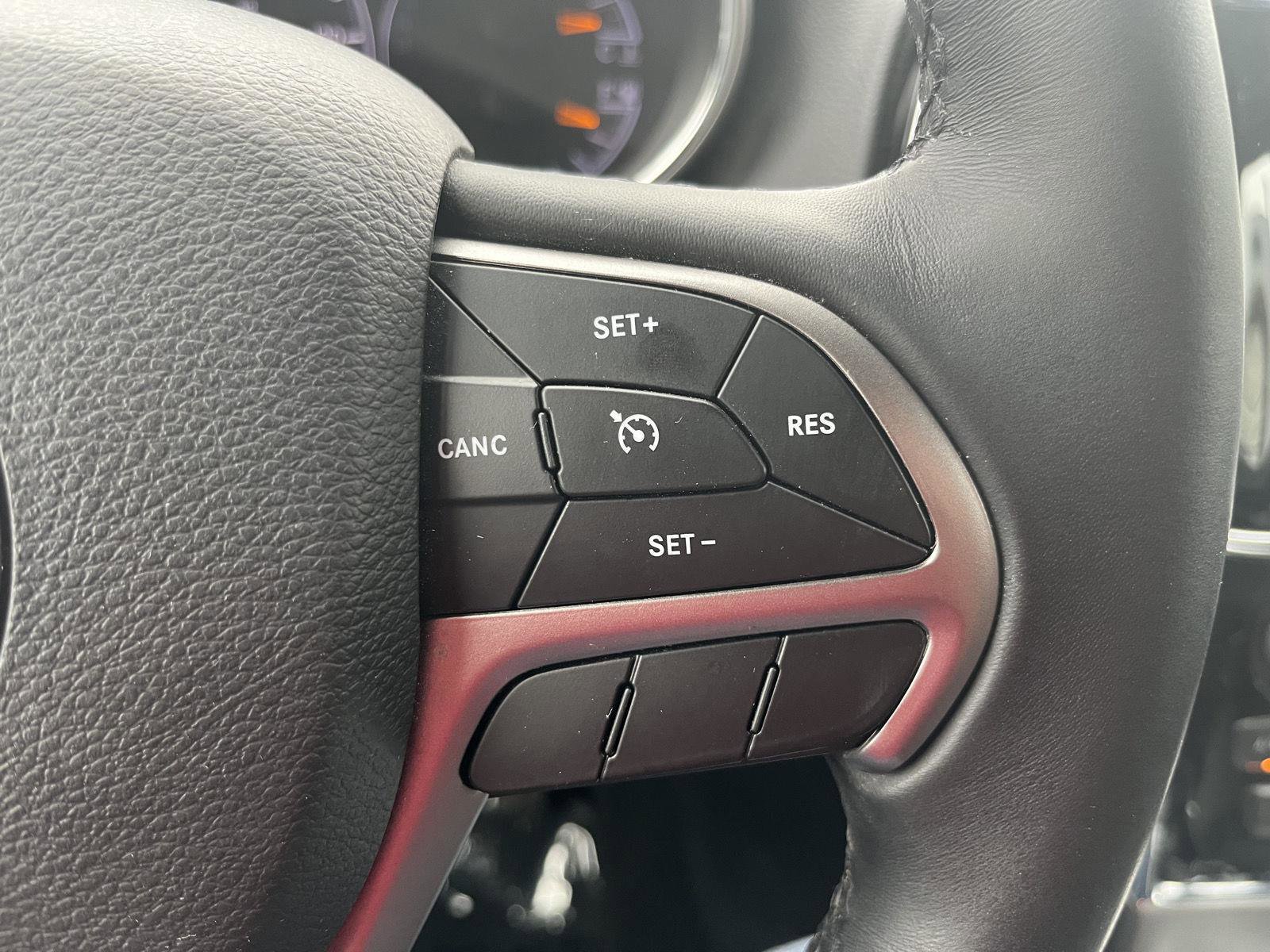 Used 2019 Jeep Grand Cherokee Laredo w/ 18" Wheel & 8.4" Radio Group AWD/4WD image 18