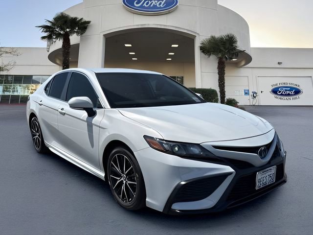 Used 2024 Toyota Camry SE FWD image 4