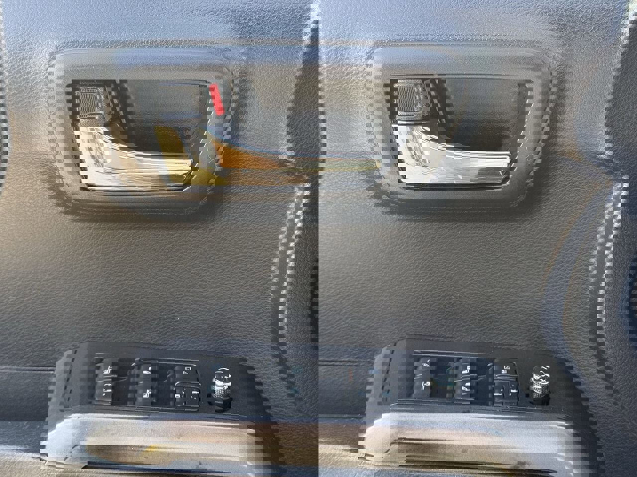 Used 2018 Toyota Tacoma TRD Off-Road w/ Technology Package image 24