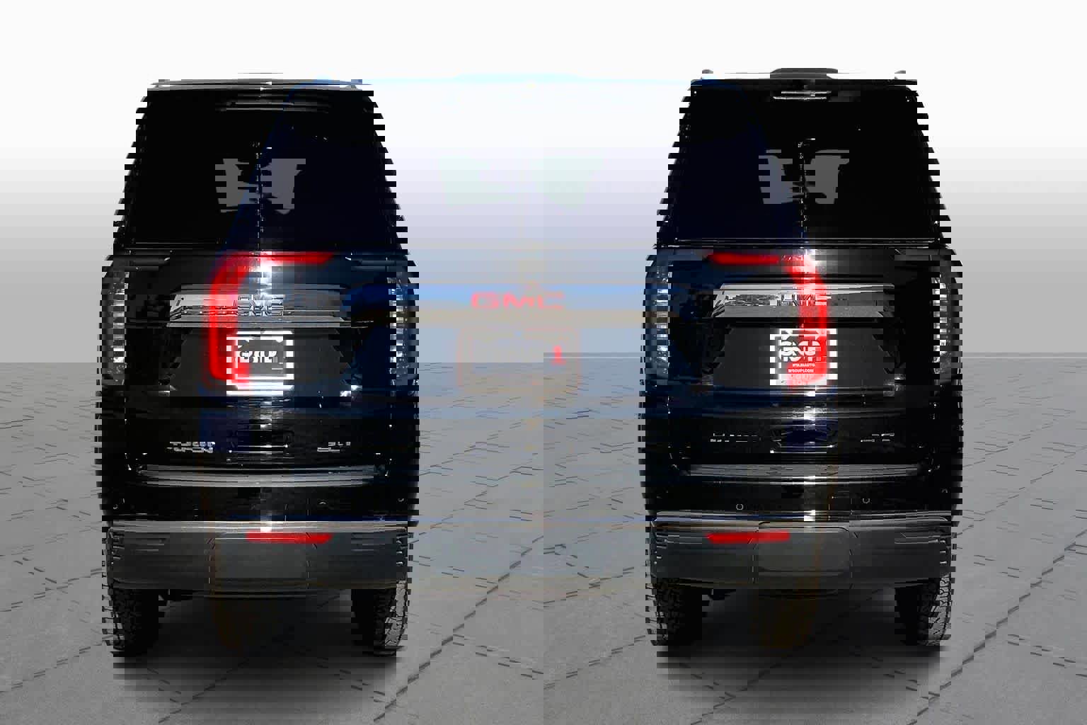 Used 2023 GMC Yukon SLT image 2