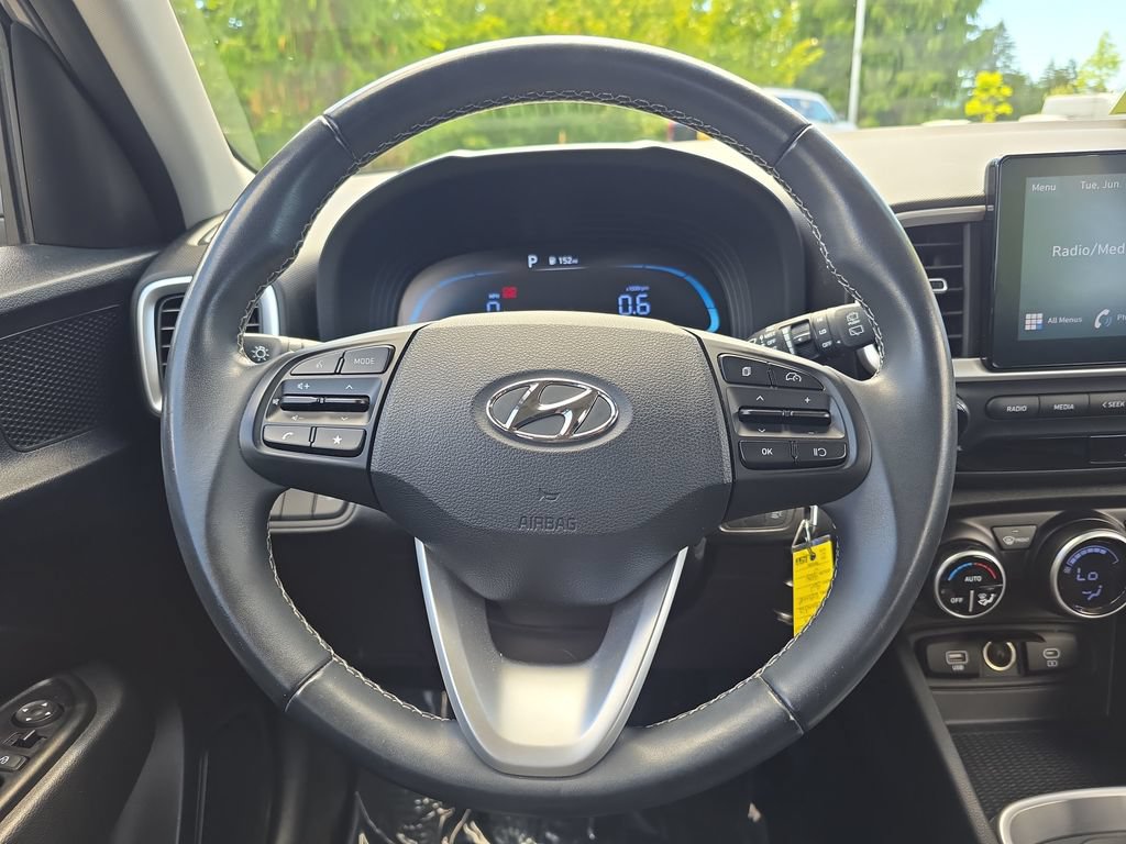 Used 2023 Hyundai Venue SEL FWD image 20