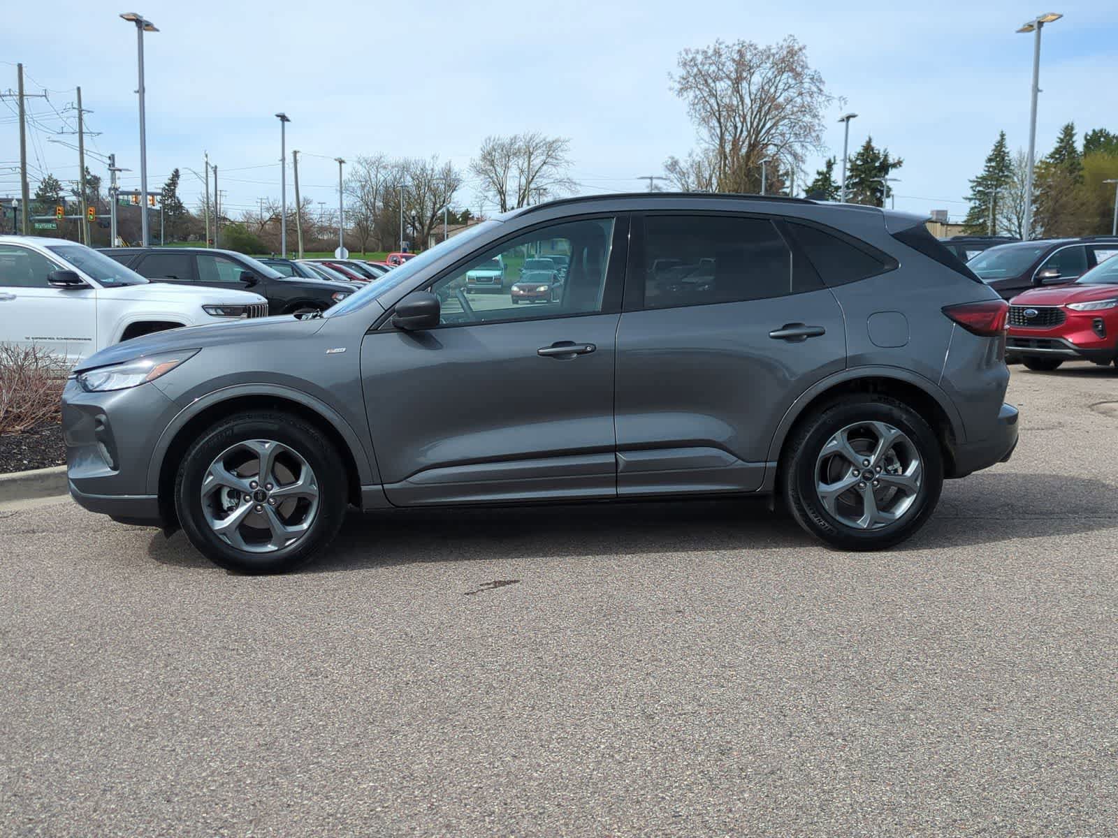 Certified 2023 Ford Escape ST-Line AWD/4WD image 5