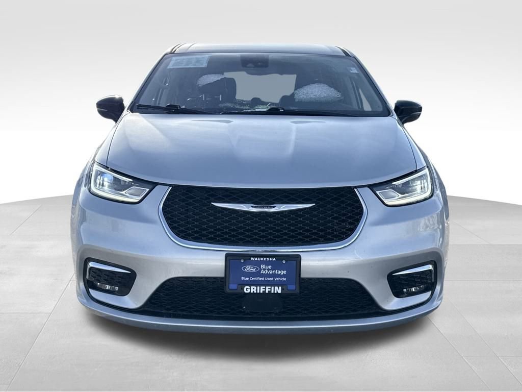 Used 2024 Chrysler Pacifica Touring-L image 3