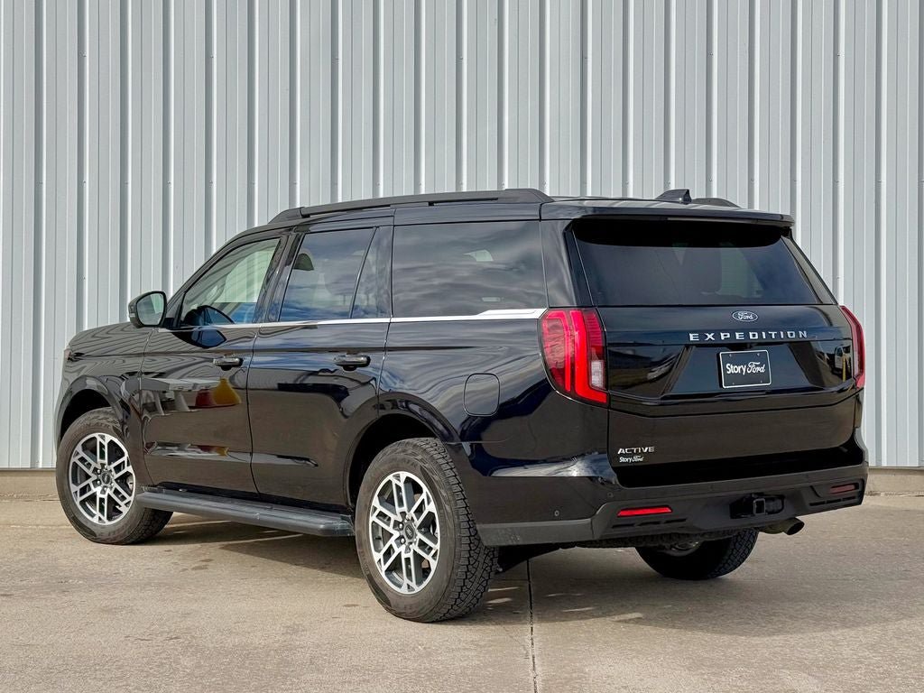 Certified 2025 Ford Expedition Active AWD/4WD image 4