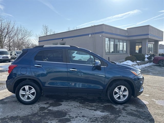 Used 2020 Chevrolet Trax LT w/ Driver Confidence Package image 2