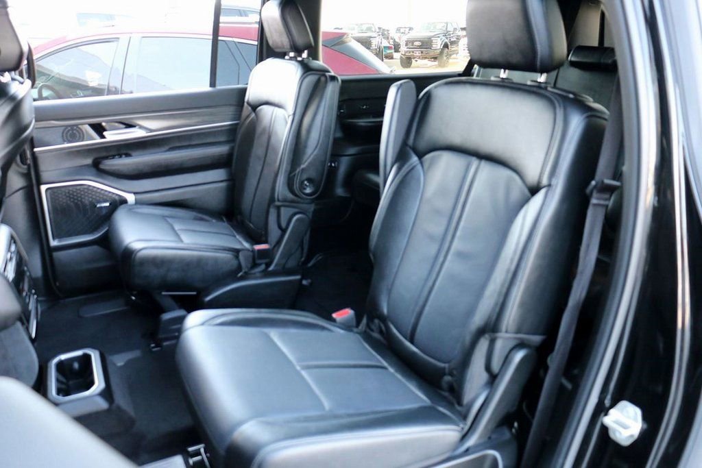 Used 2024 Jeep Wagoneer L Series II image 21