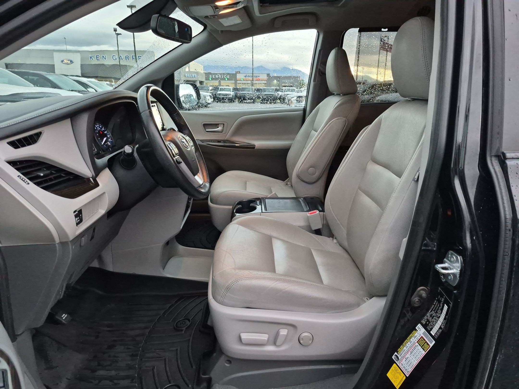 Used 2020 Toyota Sienna XLE FWD image 18