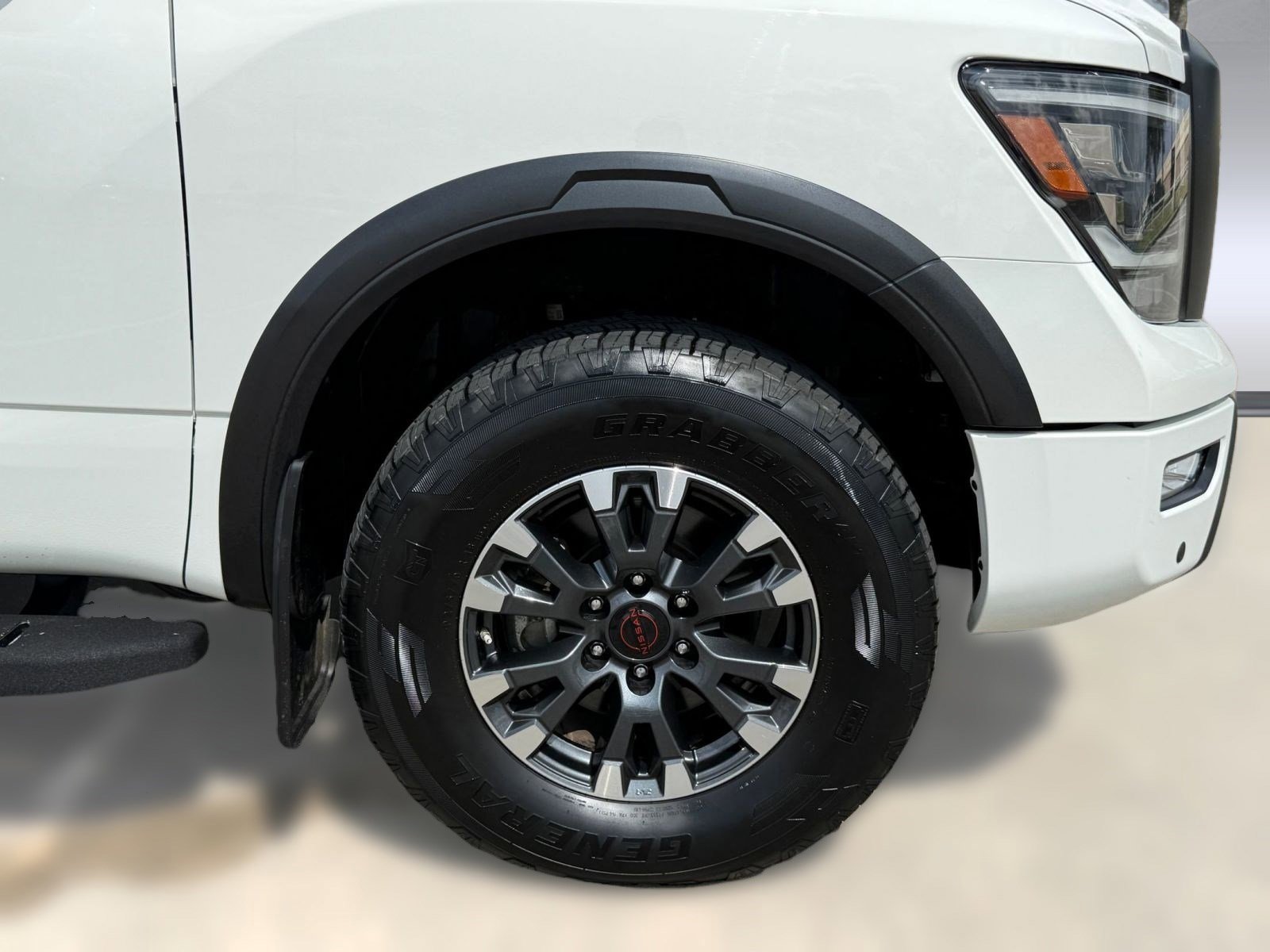 Used 2024 Nissan Titan PRO-4X w/ Pro-4x Convenience Package image 11