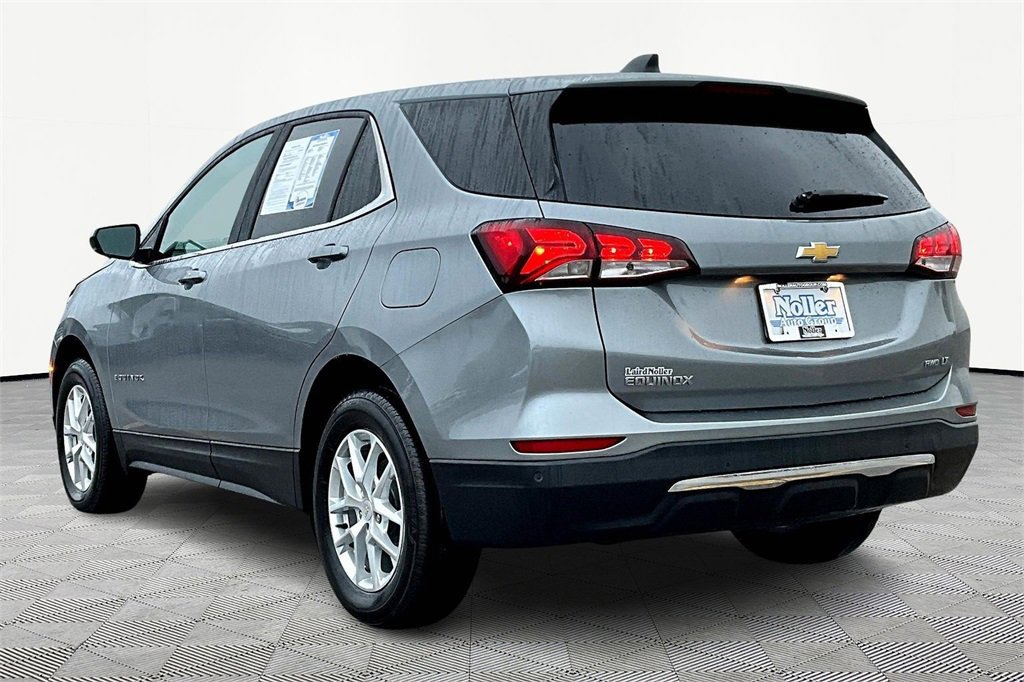 Used 2023 Chevrolet Equinox LT w/ Driver Convenience Package image 2