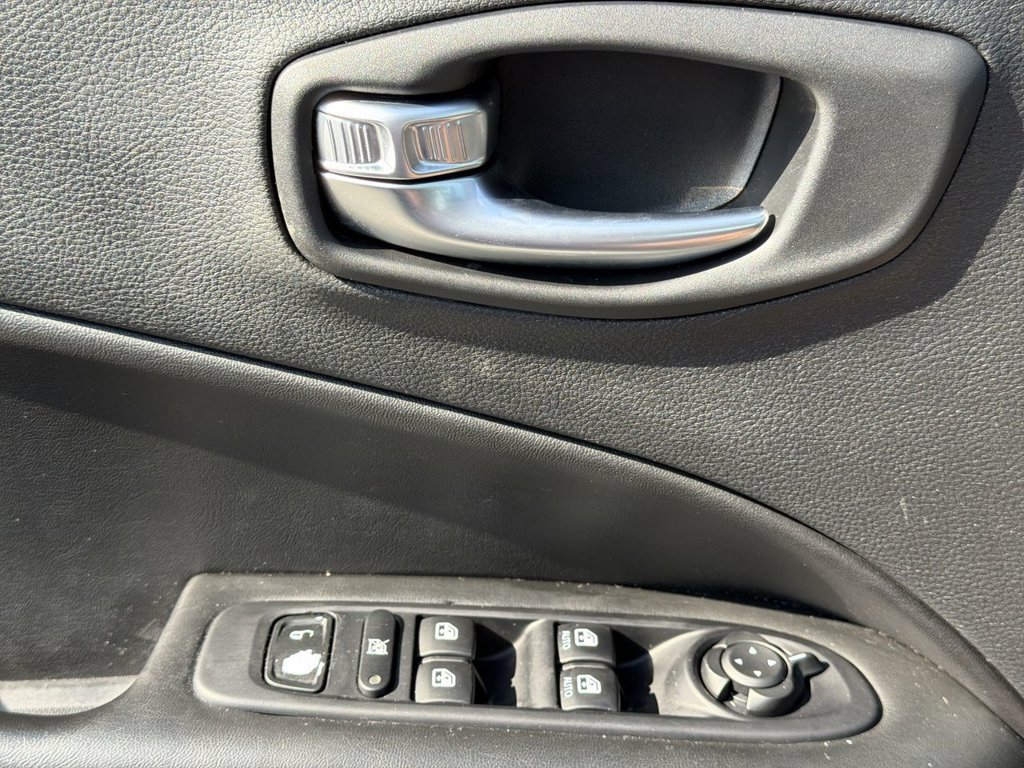 Used 2019 Jeep Compass Latitude AWD/4WD image 21