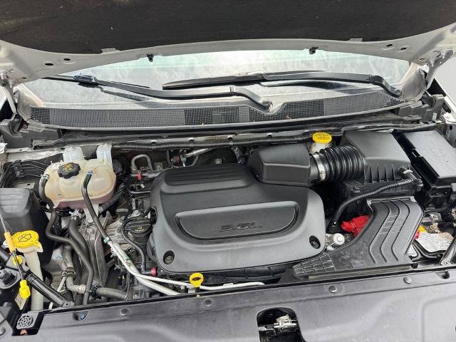 Used 2024 Chrysler Pacifica Touring-L FWD image 27