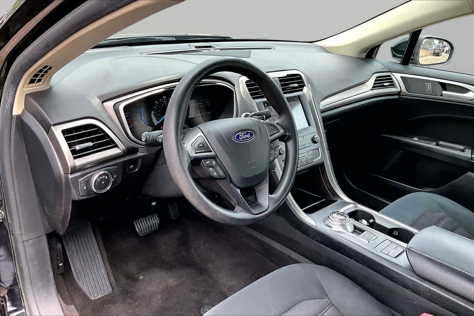 Certified 2019 Ford Fusion SE FWD image 18