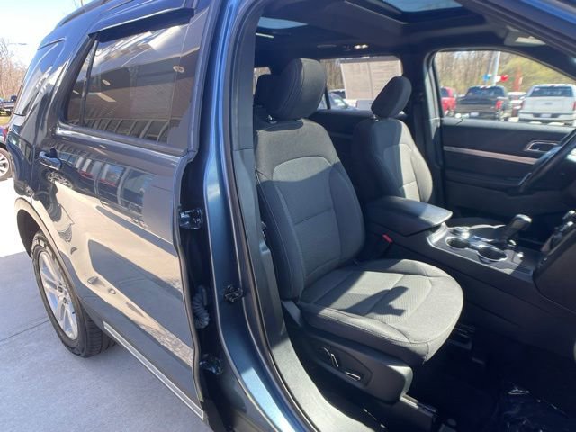 Certified 2018 Ford Explorer XLT w/ Equipment Group 201A AWD/4WD image 33