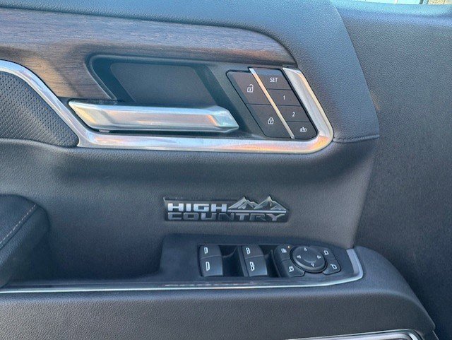 Used 2022 Chevrolet Silverado 1500 High Country w/ High Country Premium Package AWD/4WD image 12