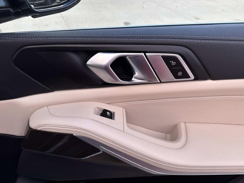 Used 2022 BMW X5 sDrive40i w/ Parking Assistance Package image 18