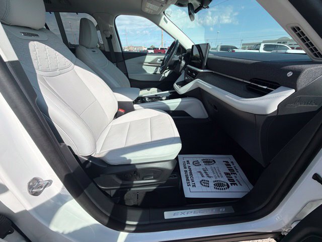 Certified 2025 Ford Explorer Platinum w/ Ultimate Package AWD/4WD image 28