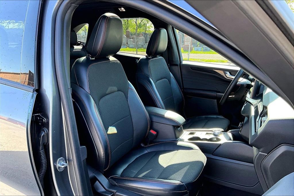 Certified 2023 Ford Escape ST-Line w/ Tech Pack #1 AWD/4WD image 7