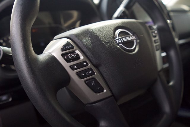 Used 2023 Nissan Titan 4x4 Crew Cab image 11