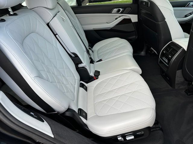 Used 2024 BMW X7 xDrive40i w/ M Sport Package AWD/4WD image 10