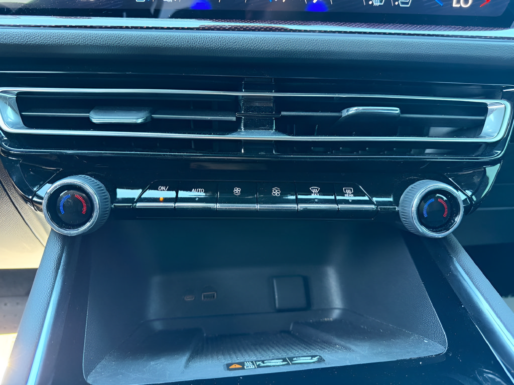 Used 2024 Chevrolet Traverse RS w/ LPO, Floor Liner Package AWD/4WD image 16