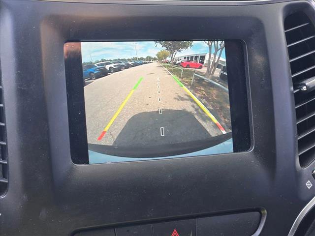 Used 2020 Jeep Cherokee Latitude Plus w/ Cold Weather Group FWD image 9