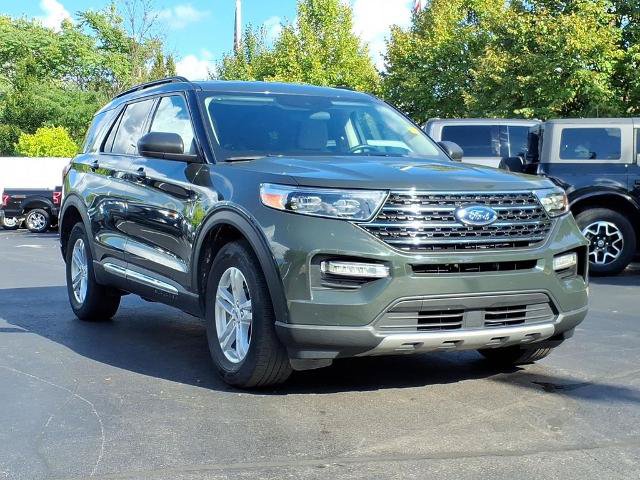 Certified 2023 Ford Explorer XLT w/ Equipment Group 202A AWD/4WD image 3