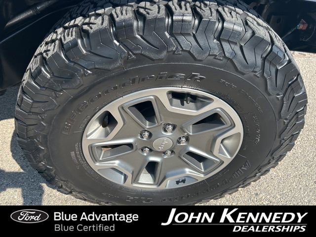 Used 2018 Jeep Wrangler Unlimited Rubicon w/ Connectivity Group AWD/4WD image 11