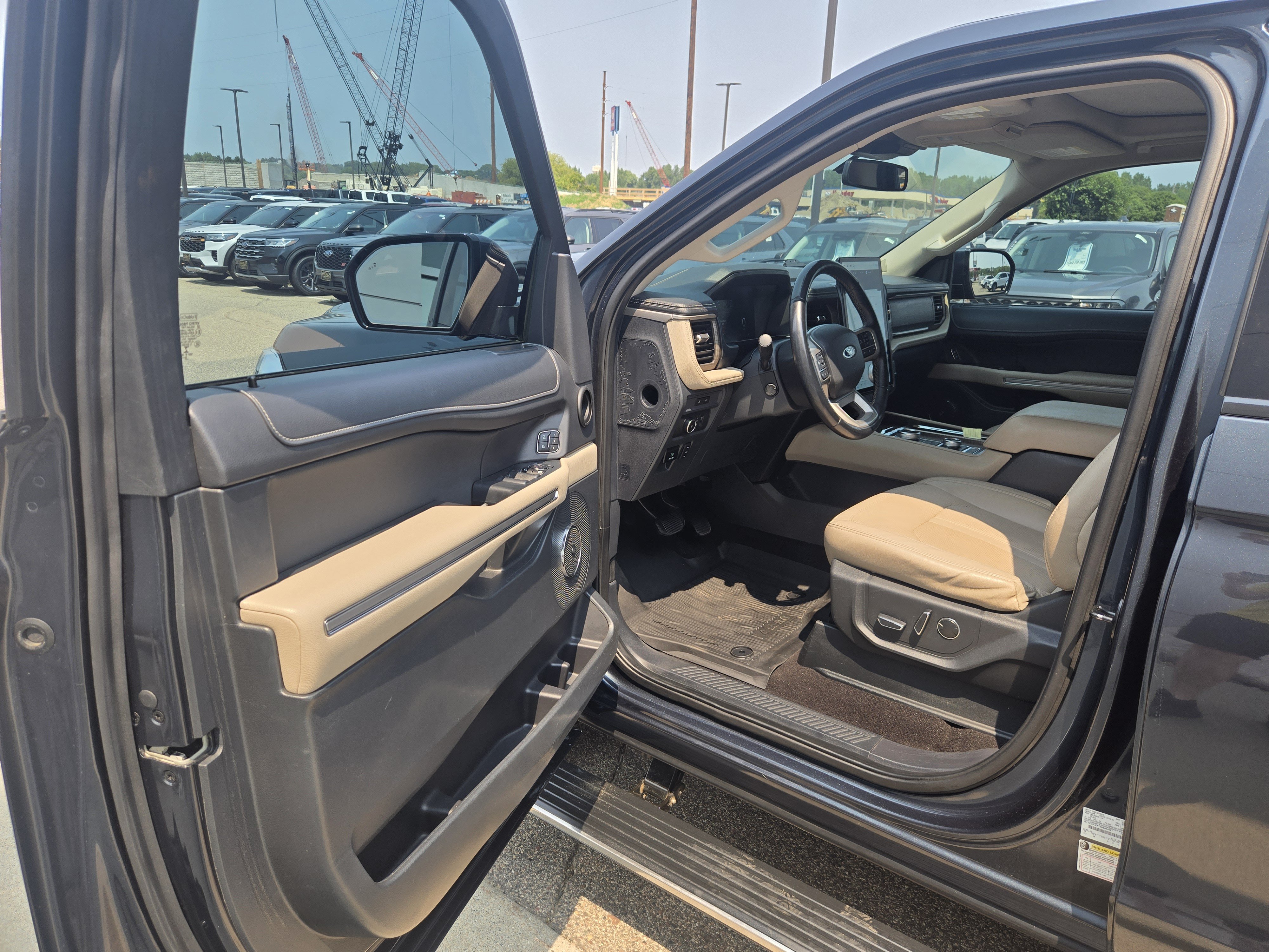 Certified 2022 Ford Expedition Limited AWD/4WD image 11