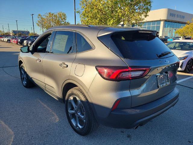 Certified 2025 Ford Escape ST-Line Select AWD/4WD image 3