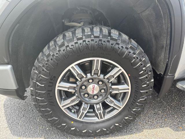Used 2024 GMC Sierra 1500 AT4 w/ Technology Package AWD/4WD image 12