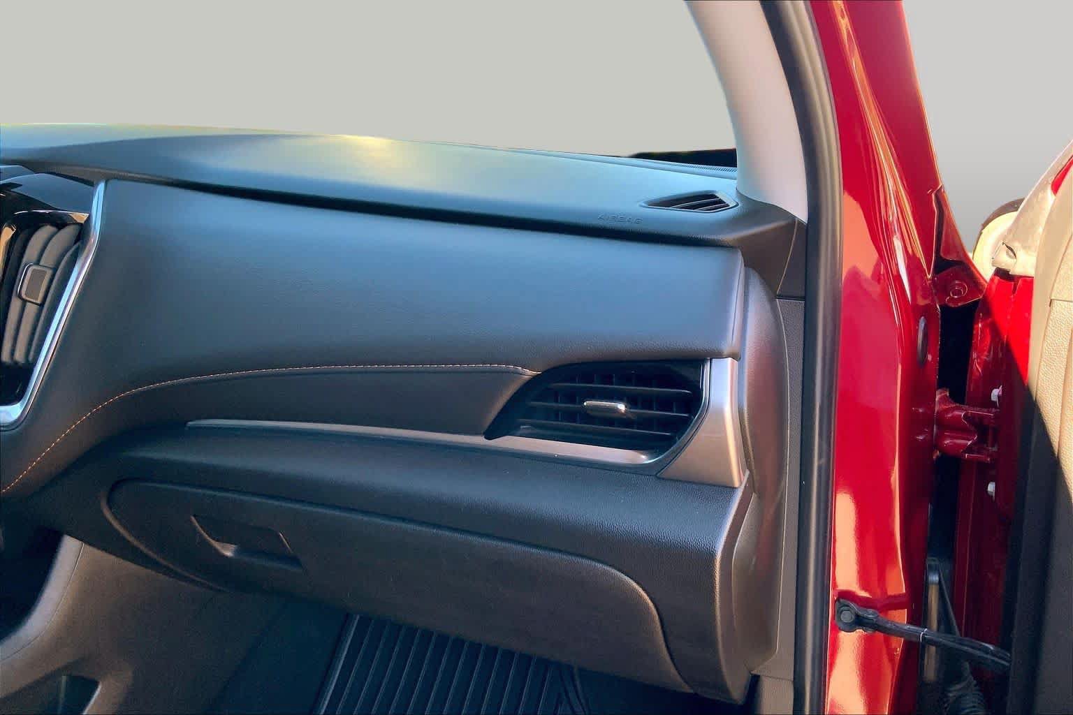 Used 2019 Chevrolet Traverse LT FWD image 19