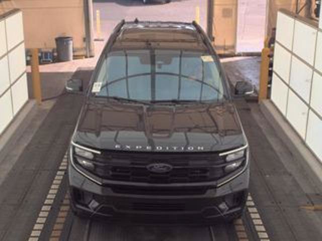 Certified 2025 Ford Expedition Active AWD/4WD image 10