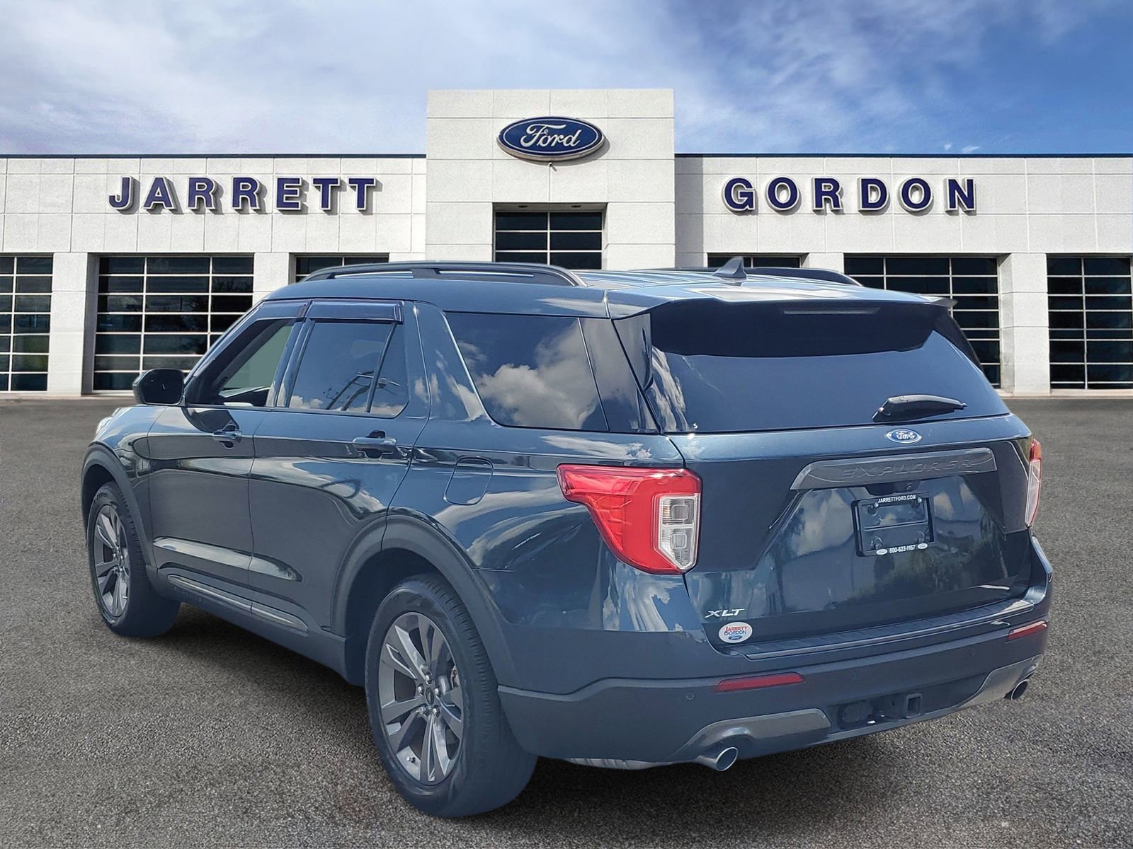 Certified 2022 Ford Explorer XLT w/ Equipment Group 202A RWD image 3