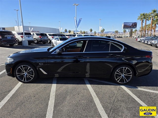 Used 2023 BMW 530e w/ Premium Package image 2