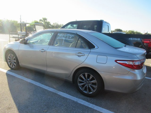 Used 2017 Toyota Camry SE video 2
